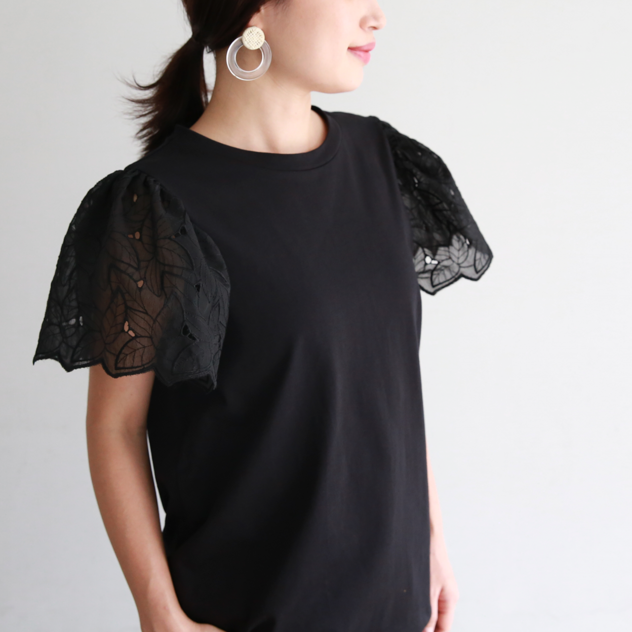เสื้อยืดแขนลูกไม้ แขนฝรั่งเศส สีดำ 0578BK